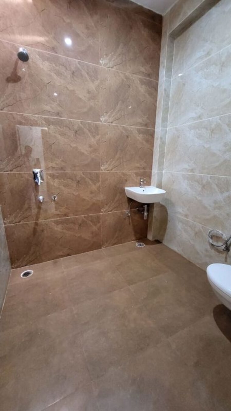 Bathroom, arsha-madhav-greens 3 Bedroom 1600 Sq.Ft. Independent House In Gomti Nagar Lucknow 10110885