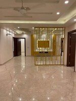 4 BHK + Pooja Room,Servant Room 510 Sq.Yd. Builder Floor in Parklands