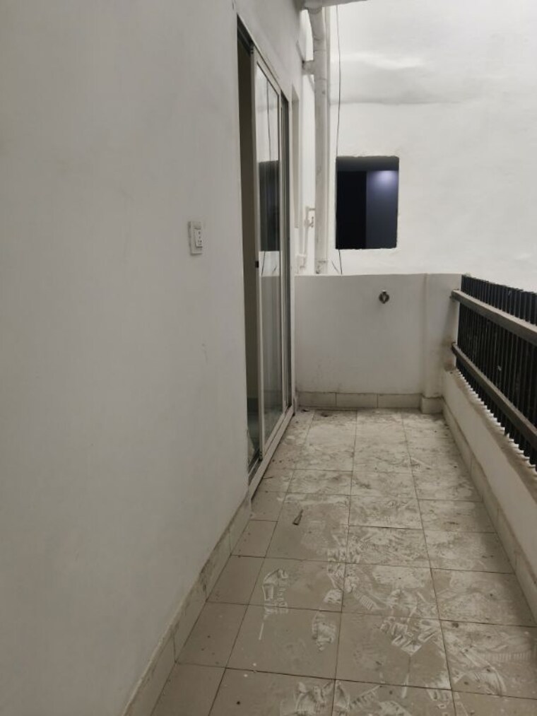 Balcony, sector 73 2 Bedroom 1050 Sq.Ft. Builder Floor In Sector 73 Noida 10110952