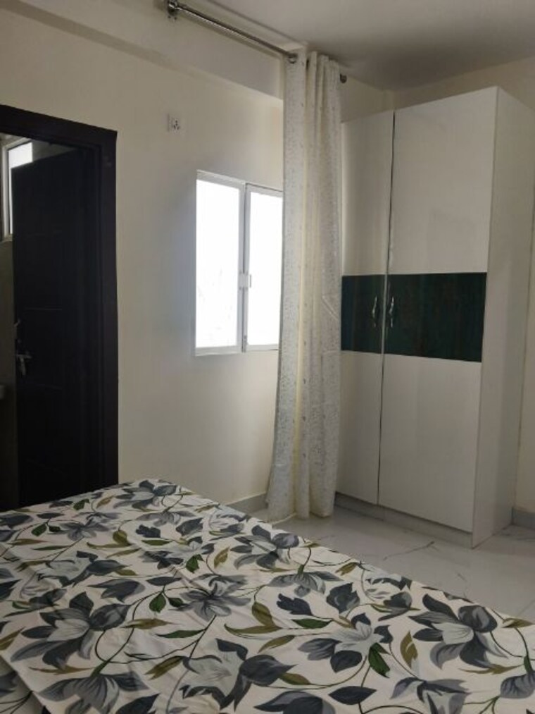 Bedroom, sector 73 2 Bedroom 1050 Sq.Ft. Builder Floor In Sector 73 Noida 10110952