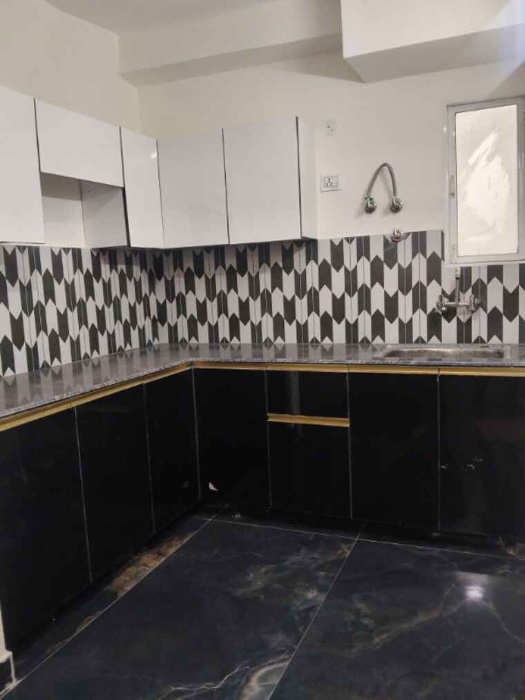 Kitchen, sector 73 2 Bedroom 1050 Sq.Ft. Builder Floor In Sector 73 Noida 10110952