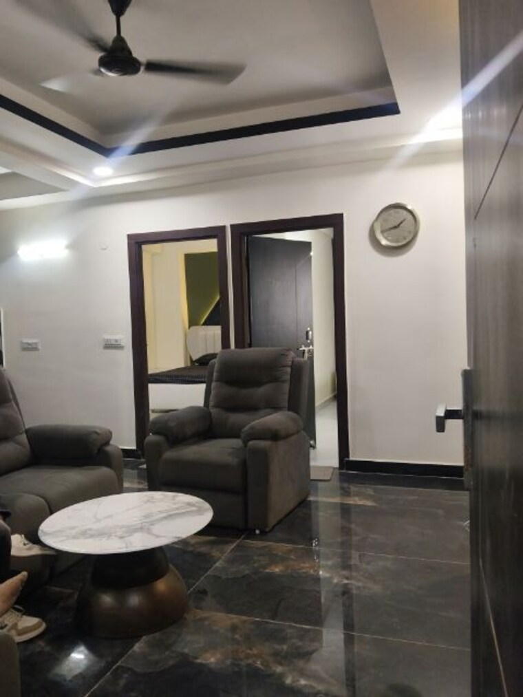 Living Room, sector 73 2 Bedroom 1050 Sq.Ft. Builder Floor In Sector 73 Noida 10110952
