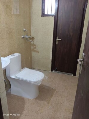 Bathroom in 3 BHK Builder Floor at SS Mayfield Gardens, Sector 51 – for Rent