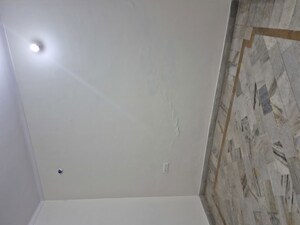 Furnished Amenities in 2.5 BHK Builder Floor at Mayur Vihar – for Rent