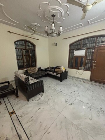 Living Room in 5 BHK Independent House at Sector 28 – for Rent