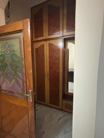 Room in 5 BHK Independent House at Sector 28 – for Rent