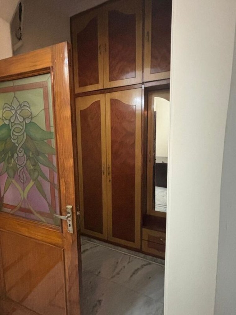 Room, sector 28 5 Bedroom 350 Sq.Yd. Independent House In Sector 28 Faridabad 10111022