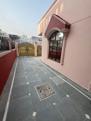 Balcony in 5 BHK Independent House at Sector 28 – for Rent