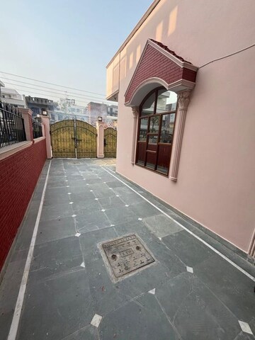 Balcony in 5 BHK Independent House at Sector 28 – for Rent