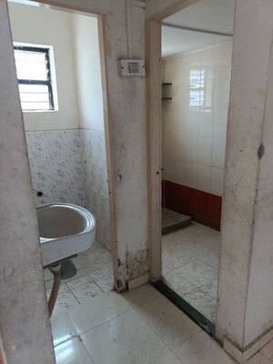 Bathroom in 1 BHK Builder Floor at Indira Nagar – for Sale