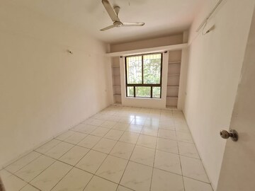 Room in 2 BHK Apartment at Lunkad Goldcoast, Viman Nagar – for Rent