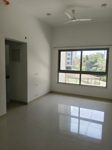 2 BHK Apartment For Rent in Kalpataru Immensa D, Kolshet Road