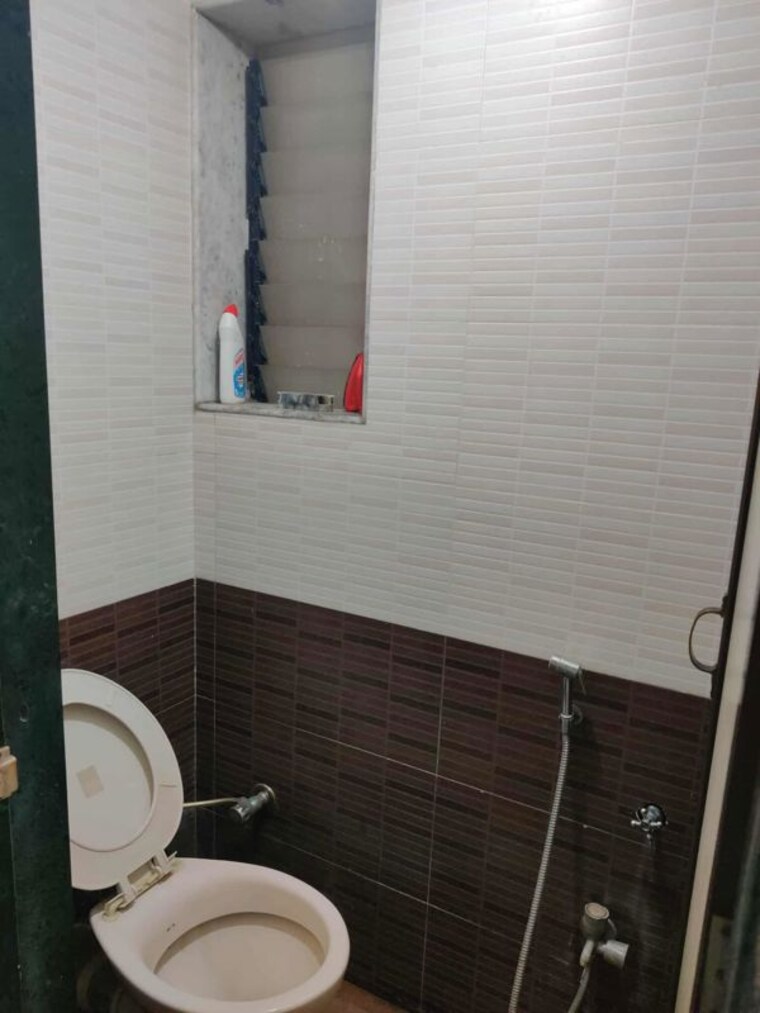 Bathroom, vasant vihar 1 Bedroom 642 Sq.Ft. Builder Floor In Vasant Vihar Thane 10111371