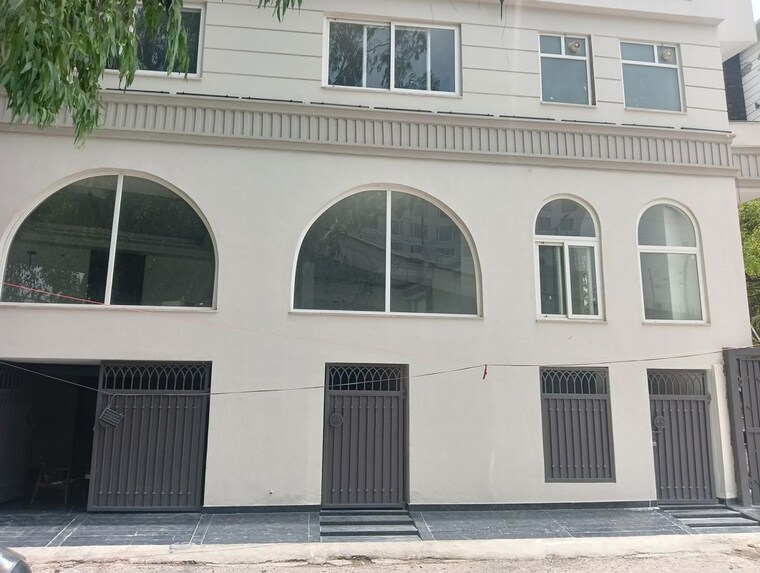 Exterior View, anand vihar 3 Bedroom 210 Sq.Yd. Builder Floor In Anand Vihar Delhi 10111125