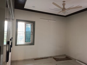 Room in 3 BHK Apartment at Rajapushpa Provincia, Narsingi – for Rent