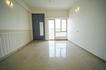 Room in 2 BHK Apartment at Panchsheel Greens II, Sector 16 Greater Noida – for Sale