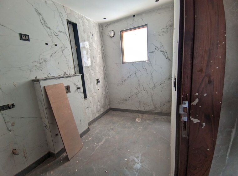 Bathroom, green fields colony 4 Bedroom 4050 Sq.Ft. Apartment In Green Fields Colony Faridabad 10098867