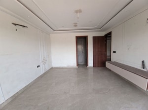 Room in 4 BHK Apartment at Green Fields Colony – for Sale