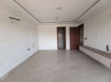 Room in 4 BHK Apartment at Green Fields Colony – for Sale