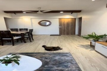 Team Area in 3 BHK Apartment at Bhagwan Arab Building, Girgaon – for Rent