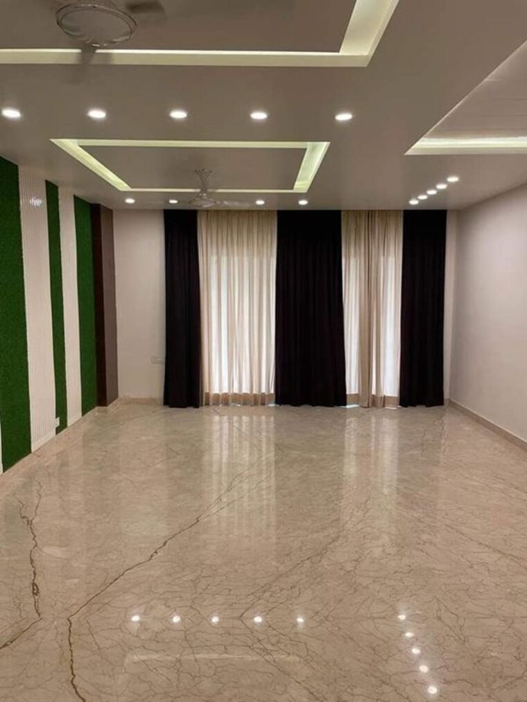 Room, parklands 4 Bedroom 400 Sq.Yd. Builder Floor In Sector 85 Faridabad 10111450