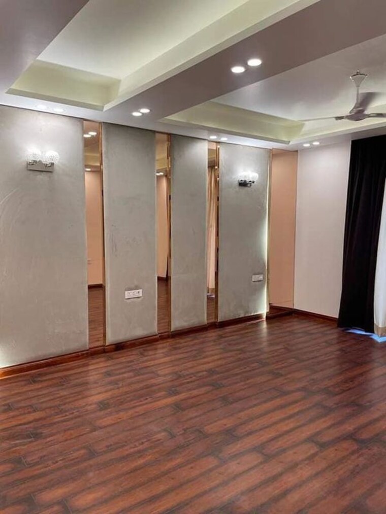 Room, parklands 4 Bedroom 400 Sq.Yd. Builder Floor In Sector 85 Faridabad 10111450