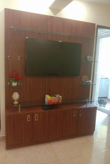 Room in 2 BHK Apartment at MI Rustle Court, Gomti Nagar – for Rent