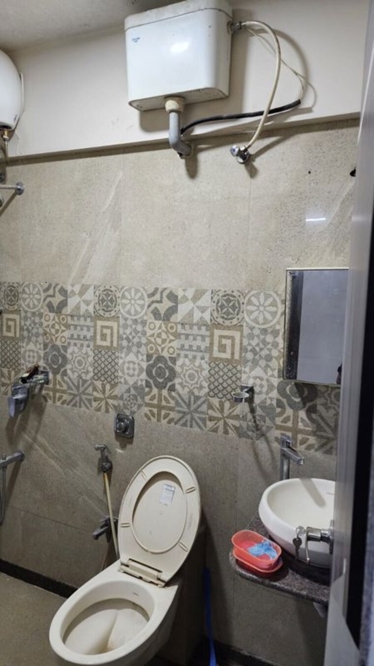 Bathroom, ram-mandir-industrial-estate 2 Bedroom 650 Sq.Ft. Apartment In Goregaon East Mumbai 10111455