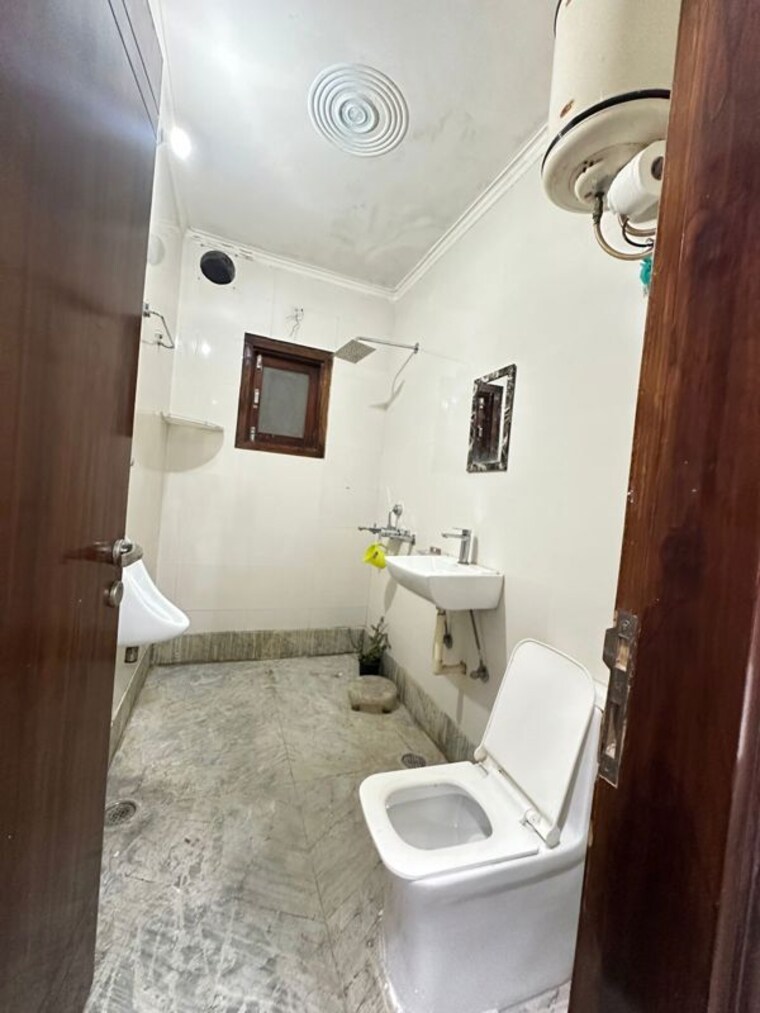 Bathroom, dwarka 2 Bedroom 1000 Sq.Ft. Builder Floor In Dwarka Delhi 10111559