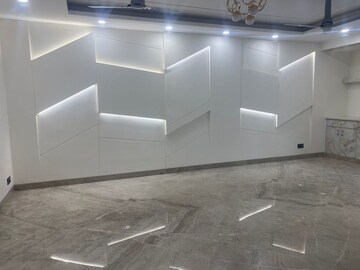 Room in 3 BHK Apartment at Green Park – for Sale