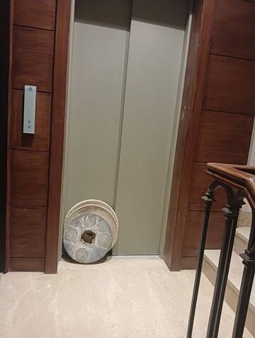 Furnished Amenities in 3 BHK Builder Floor at Anand Vihar – for Sale