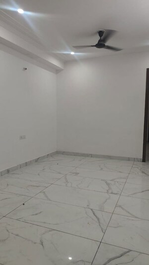 Room in 2 BHK Builder Floor at Palam Vihar – for Rent