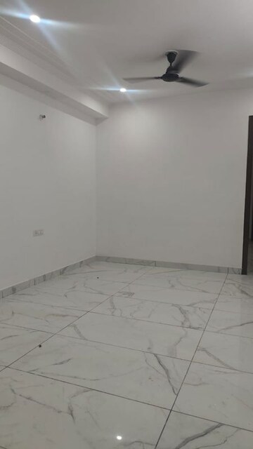 Room in 2 BHK Builder Floor at Palam Vihar – for Rent