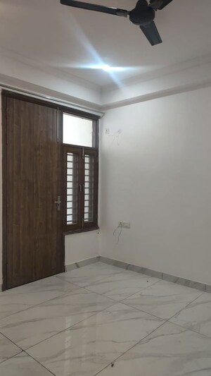Room in 2 BHK Builder Floor at Palam Vihar – for Rent