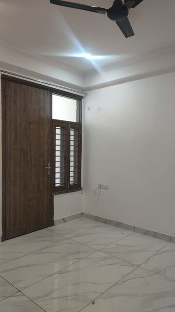 Room in 2 BHK Builder Floor at Palam Vihar – for Rent
