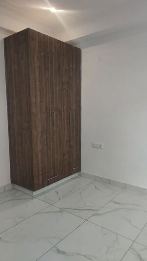 Room in 2 BHK Builder Floor at Palam Vihar – for Rent