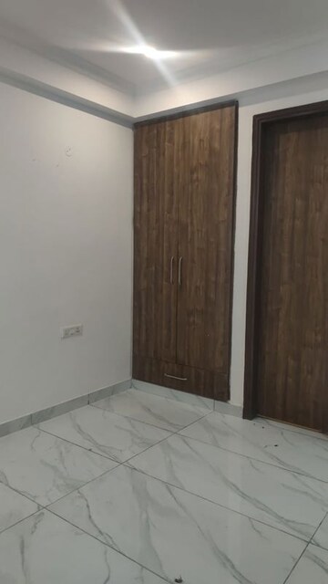 Room in 2 BHK Builder Floor at Palam Vihar – for Rent