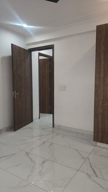 Room in 2 BHK Builder Floor at Palam Vihar – for Rent