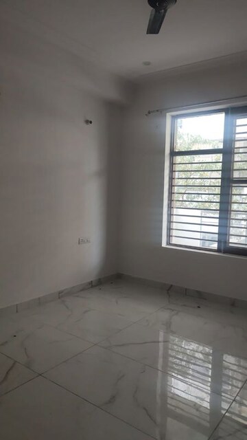 Room in 2 BHK Builder Floor at Palam Vihar – for Rent