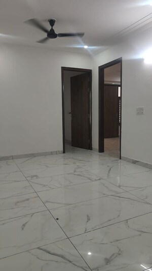 Room in 2 BHK Builder Floor at Palam Vihar – for Rent