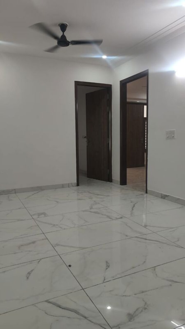 Room, palam vihar 2 Bedroom 450 Sq.Yd. Builder Floor In Palam Vihar Gurgaon 10111587