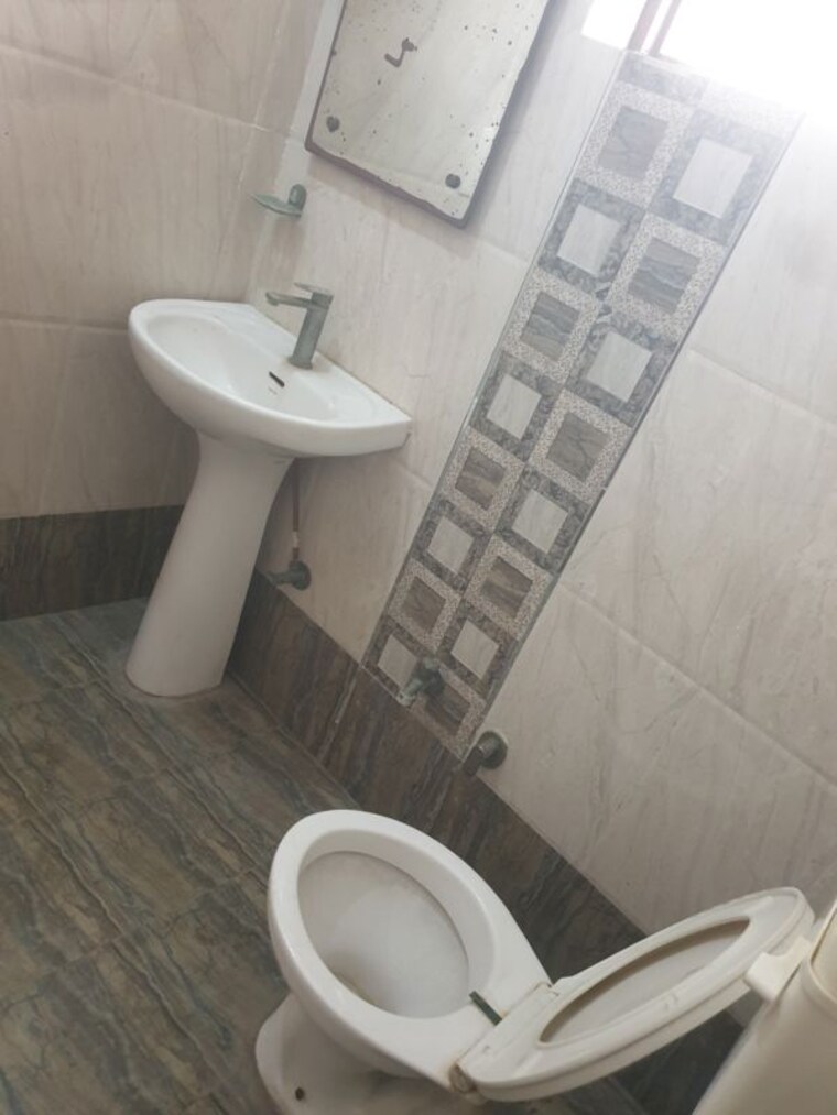 Bathroom, sector 16 2 Bedroom 1250 Sq.Ft. Independent House In Sector 16 Faridabad 10111617