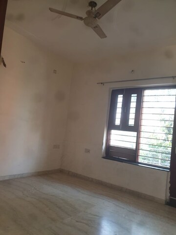 Room in 2 BHK Independent House at Sector 16 – for Rent
