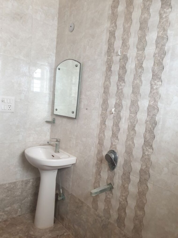 Bathroom, sector 16 2 Bedroom 1250 Sq.Ft. Independent House In Sector 16 Faridabad 10111617