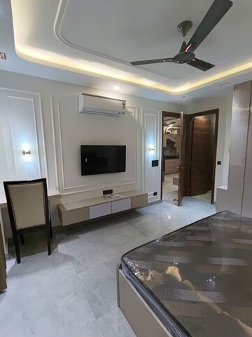 Parking in 2 BHK Builder Floor at Sector 43 – for Rent