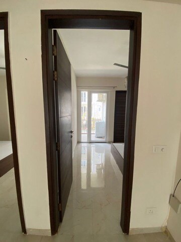 Room in 2.5 BHK Builder Floor at Smart World Gems, Sector 89 – for Rent