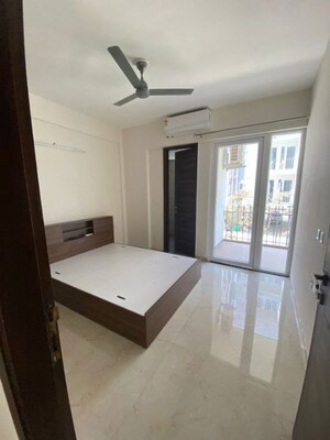 Room in 2.5 BHK Builder Floor at Smart World Gems, Sector 89 – for Rent