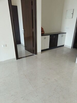 Room in 4 BHK Apartment at Renowned Renox Thrive, Sector 10 Greater Noida – for Sale