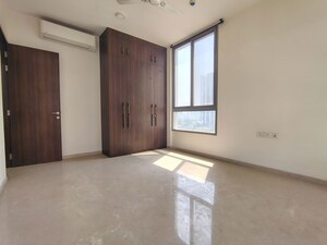 Room in 2 BHK Apartment at Piramal Vaikunth, Balkum Pada – for Rent