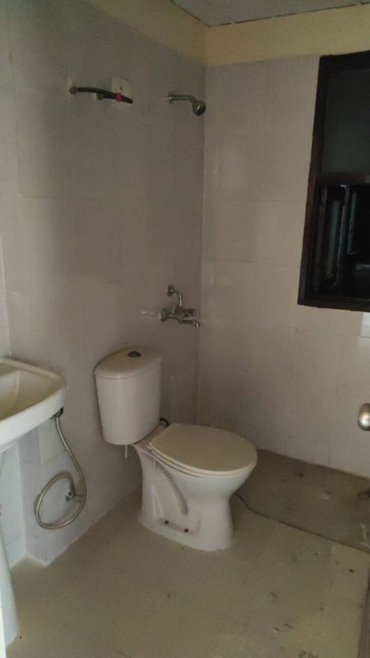 Bathroom, rps-savana 3 Bedroom 1590 Sq.Ft. Apartment In Sector 88 Faridabad 10111763